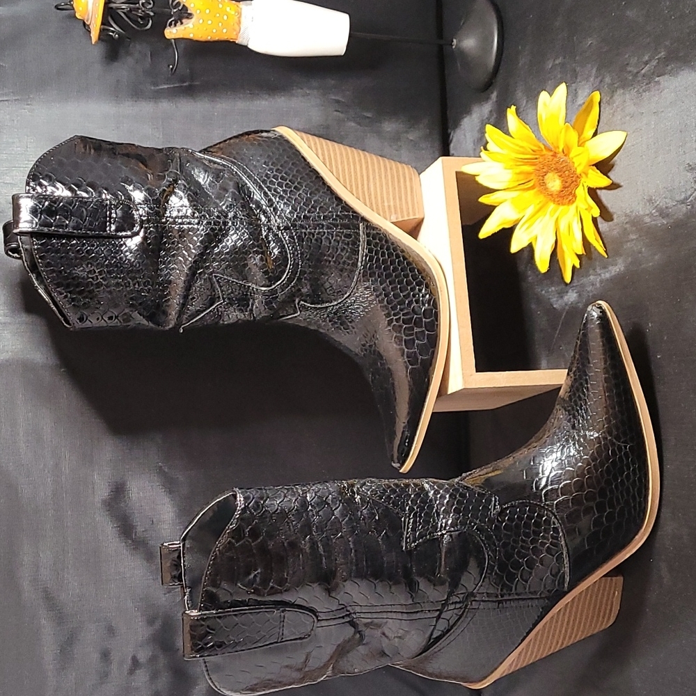 SALE:  Cape Robbin Cowgirl Boots -Sz. 6.       *Must Go!!!*